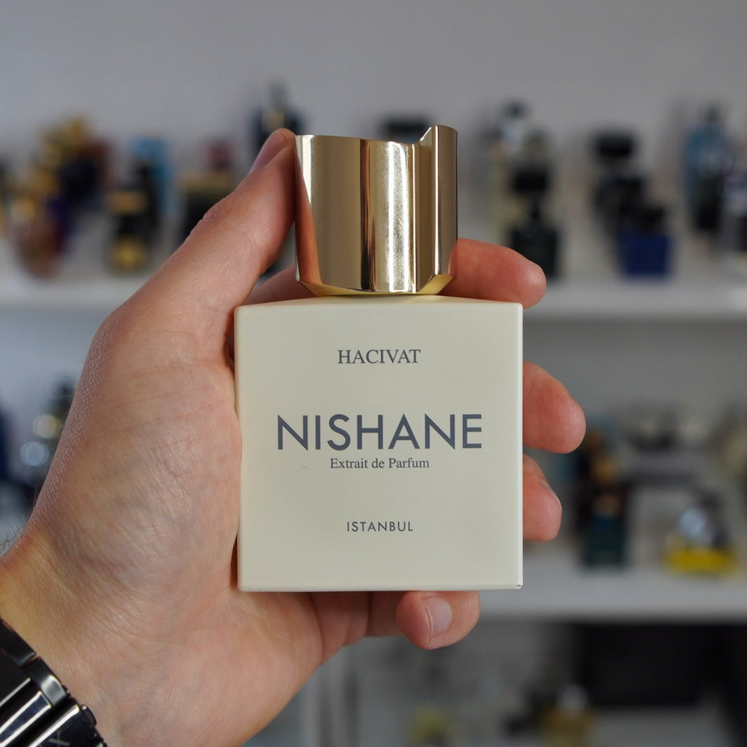NishaneはCreed Aventusとよく比較されるが、香りのプロファイルは全く異なる。